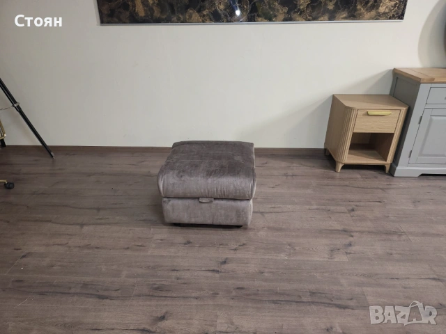 Кафява табуретка от плат с функция ракла