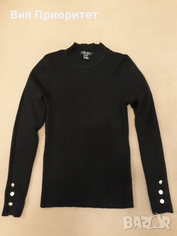 Черна блуза с дълъг ръкав AMISU , плетена с вертикални раета , с декоративни копчета на ръкавите , снимка 2 - Блузи с дълъг ръкав и пуловери - 39217901