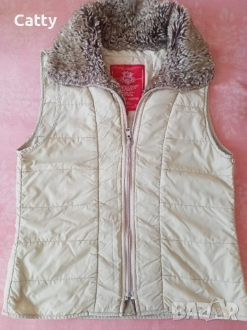 Дамска бежова грейка 