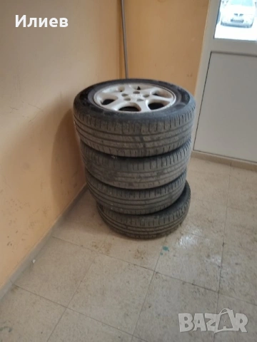 Продавам лети джанти с гумите