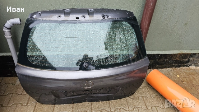 Ударени задни врати (багажник) от Mercedes GL X164 и Toyota Avensis T25 комби, снимка 3 - Части - 52088663
