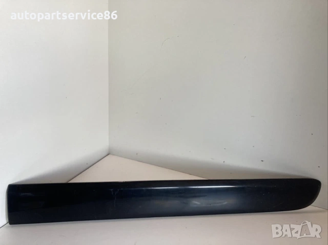 Декоративна лайсна на задната лява врата (черна) за KIA Carnival (2006–2012) 87721-4D100