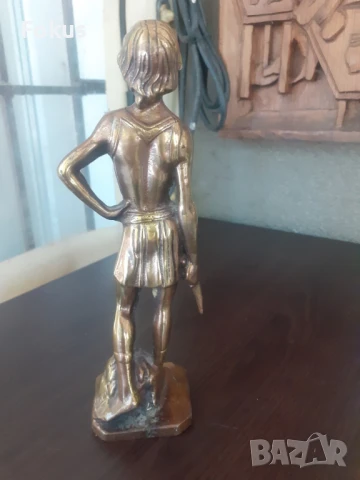 Невероятна стара бронзова статуетка фигура - Давид и Голиат, снимка 2 - Антикварни и старинни предмети - 51043363