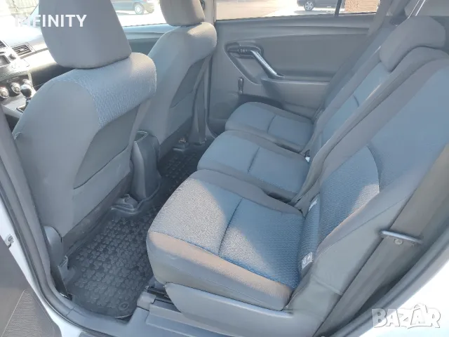 Toyota Verso 1.6 D-4D (112кс) 6+1, снимка 9 - Автомобили и джипове - 48124115