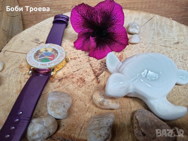 Елегантен дамски часовник в лилав цвят

Свеж и модерен, подходящ за сезон пролет-лято., снимка 1 - Дамски - 44367718