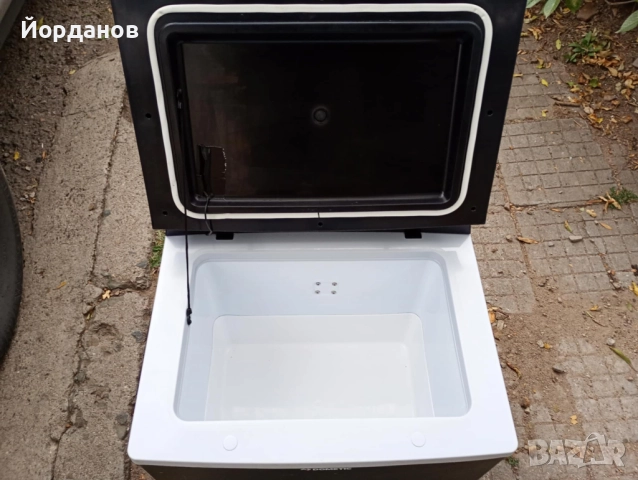 Къмпинг хладилник-фризер Dometic 12/220 волта, снимка 5 - Хладилни чанти - 51915968