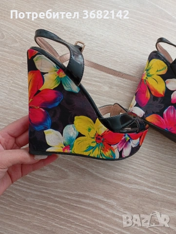 продавам дамски обувки на платформа 