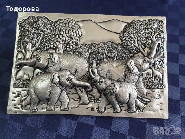 Красива релефна пластика на семейство слонове., снимка 1 - Пана - 40302176