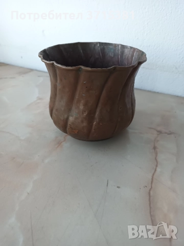 Медна кашпа 