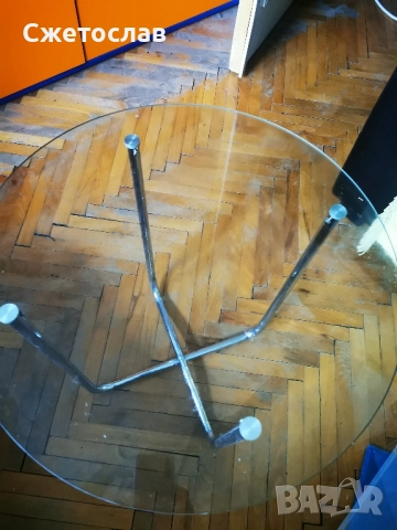 Стъклена масичка 