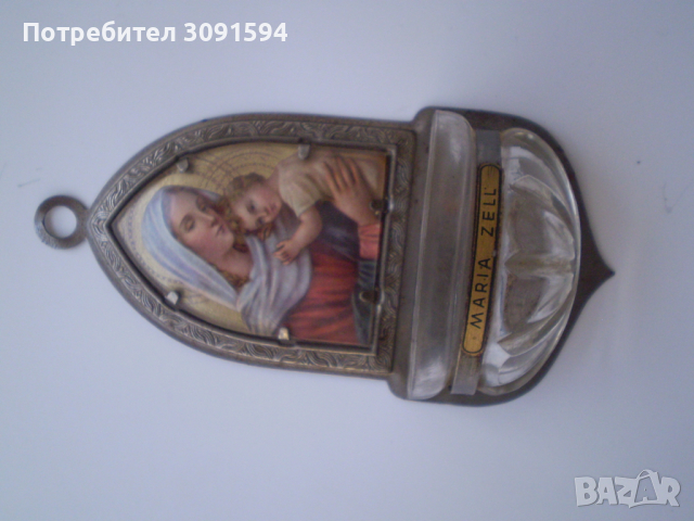 Ретро фонтан със светена вода Мадона и дете 