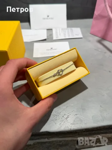 ЧИСТО НОВА 100% оригинална Swarovski дамска гривна, снимка 3 - Гривни - 56181338