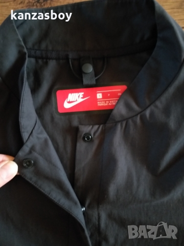 nike - страхотно дамско яке КАТО НОВО, снимка 2 - Якета - 36073728
