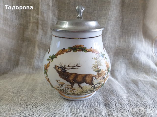 Немска порцеланова халба с ловни мотиви
