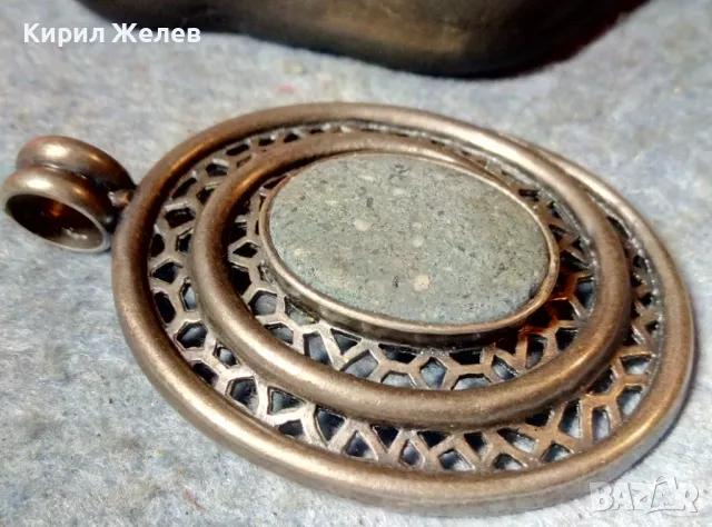 АВТОРСКИ ПОСРЕБРЕН АЖУРЕН ВИНТИДЖ АРТ МЕДАЛЬОН с НАТУРАЛЕН ПОЛУСКЪПОЦЕНЕН КАМЪК и МАРКИРОВКИ 34311
