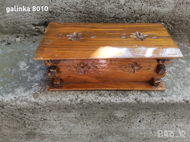 Стара красива кутийка