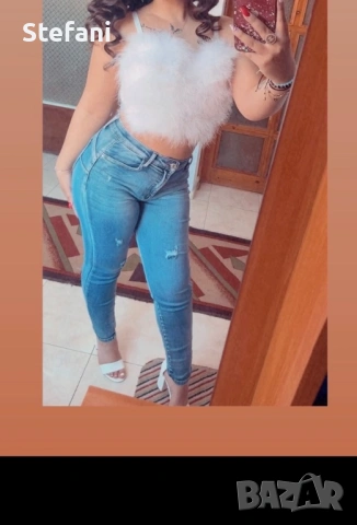 Бяло бюстие с Пух 