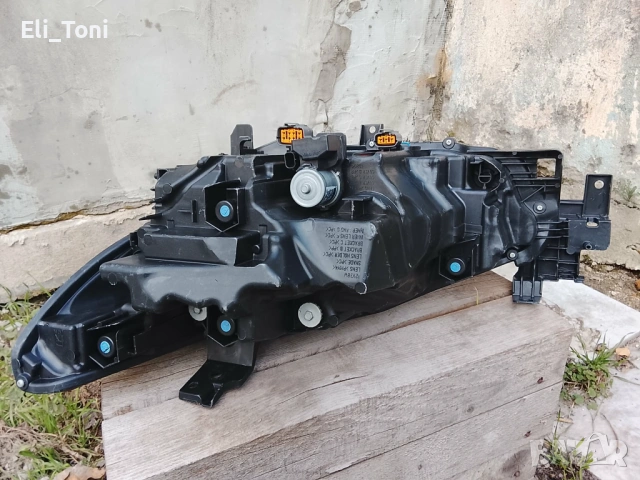 Десен фар за Mazda  6, снимка 6 - Части - 53737265