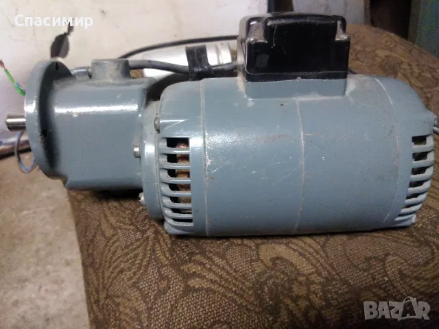моторедуктор монофазен 60 w на 1300об изходящи 28обр