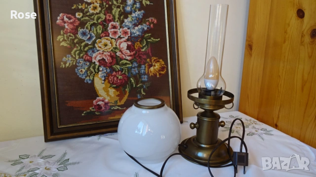 Винтидж настолна,  месингова лампа със стъклен аплик и шише в Рустик стил, снимка 4 - Настолни лампи - 53090323