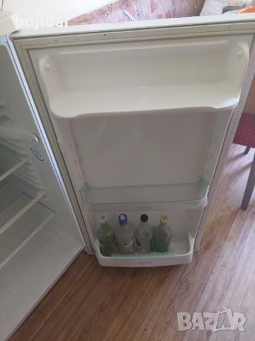 Хладилник-Electrolux-за части, снимка 2 - Хладилници - 40895410