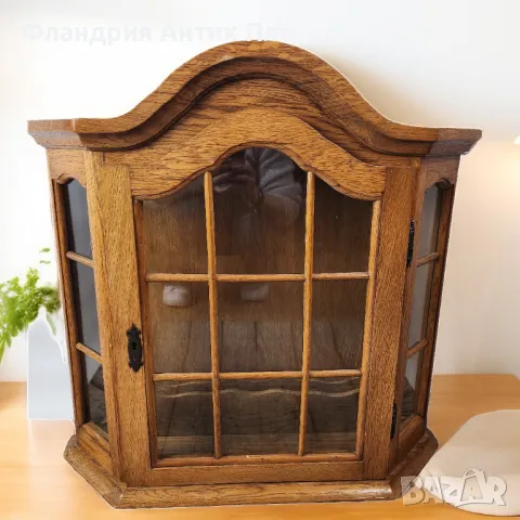 Дъбова стенна витринка 