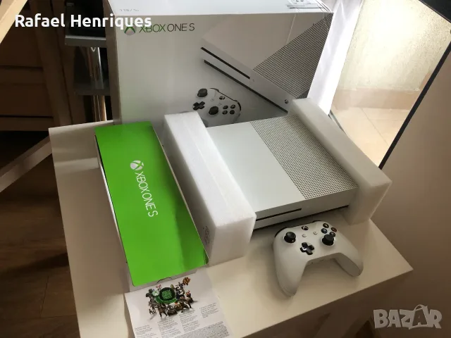 Microsoft Xbox One S 1TB, снимка 2 - Xbox конзоли - 56154512