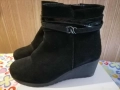 Дамски черни велурени боти на платформа, снимка 2