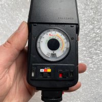 Minolta auto 132x - Flash Светкавица за фотоапарат ( Canon Nikon ), снимка 1 - Светкавици, студийно осветление - 40459023