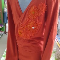 Продавам дамска блуза, цвят керемида., снимка 2 - Блузи с дълъг ръкав и пуловери - 41811934