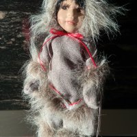 Порцеланова, колекционерска кукла., снимка 1 - Антикварни и старинни предмети - 40283638