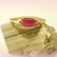 Златен пръстен с рубин, форма маркизет 1.82 грама, размер №59, снимка 6 - Пръстени - 41606274