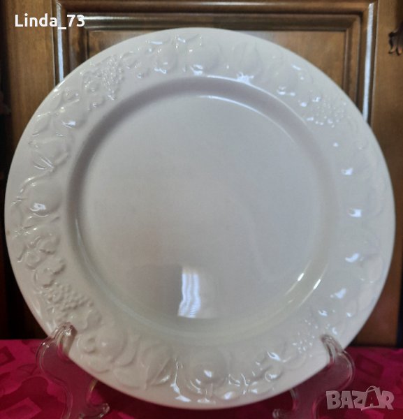 Италиански чинии с релеф-плодчета,за основно хранене-плитки и големи.Ф.-26см. Закупени от Италия.., снимка 1