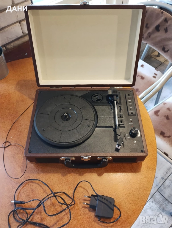 грамофон, вълшебно куфарче с презапис от него на флашка , блутут.Изход към усилвател, снимка 1