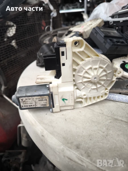 Предно дясно моторче стъклоповдигач Audi Q7 4.2 TDI 326 конски сили 4L0959802B, снимка 1