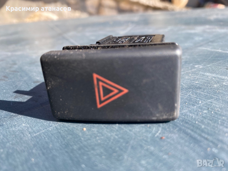 Бутон аварийни светлини за Тойота Авенсис Т25.2003-2007г.157963, снимка 1