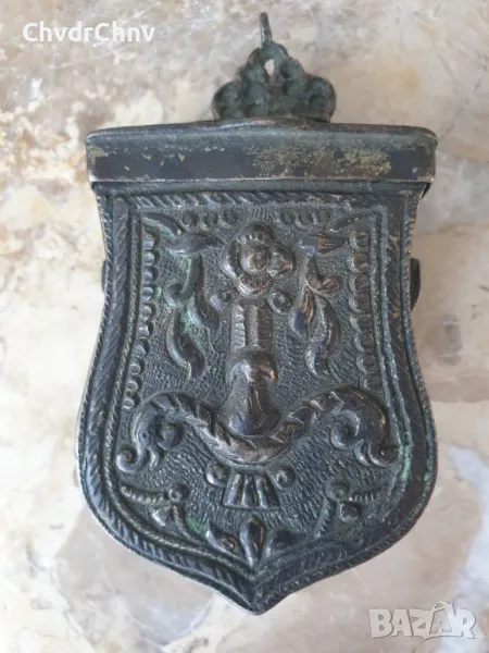 Малка много стара френска ренесансова барутница-паласка-фишеклък/кутия с капак 10см, снимка 1