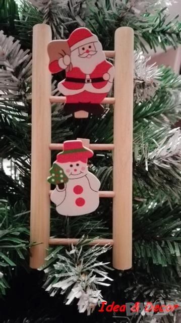 Новогодишна играчка дървена стълбичка с дядо коледа и снежен човек, снимка 1