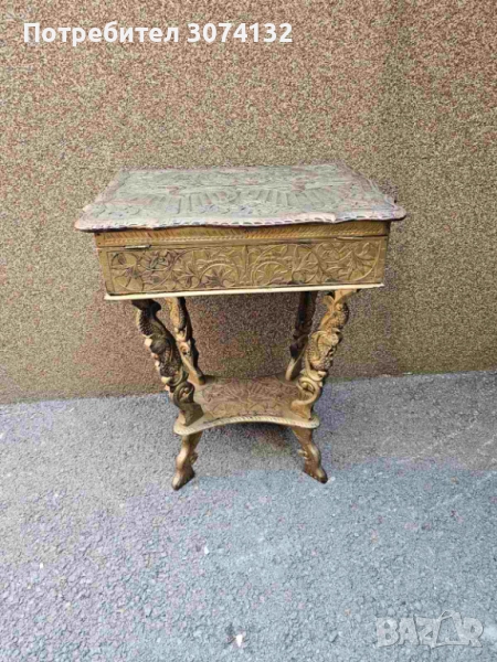 Тоалетка с дърворезба, снимка 1