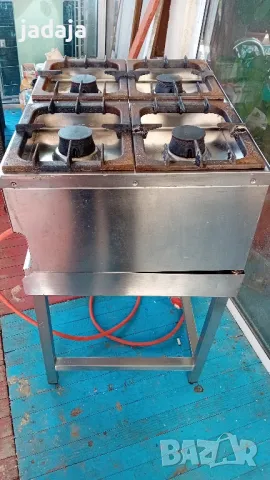 Професионален 4ка газов котлон с маса