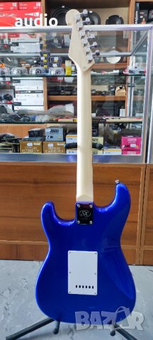 Електрическа китара цвят син металик, снимка 4 - Китари - 40496098