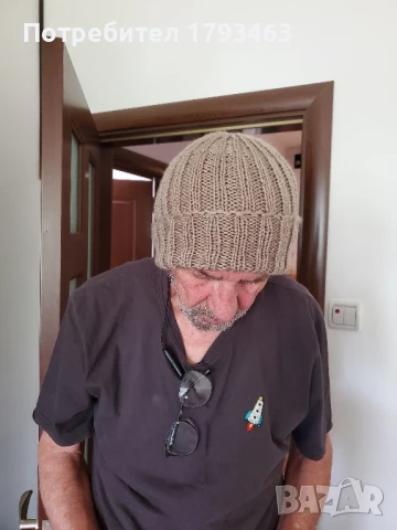 Ръчно плетена мъжка шапка