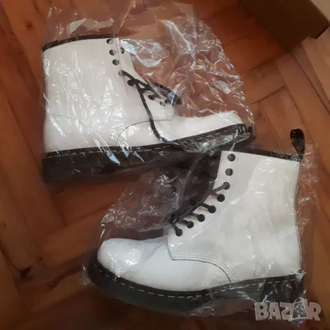 Dr. Martens 1460 mono white 42 номер , снимка 1 - Мъжки боти - 36243221