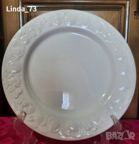 Италиански чинии с релеф-плодчета,за основно хранене-плитки и големи.Ф.-26см. Закупени от Италия.., снимка 1