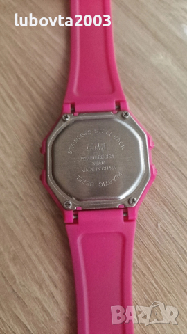 QiQ Дамски цикламен часовник , снимка 4 - Дамски - 52394954