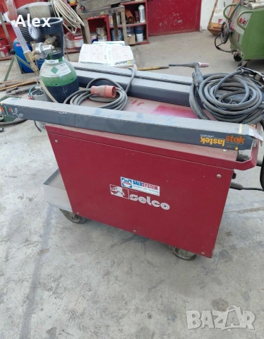 Продавам италиански заваръчен апарат AC DC