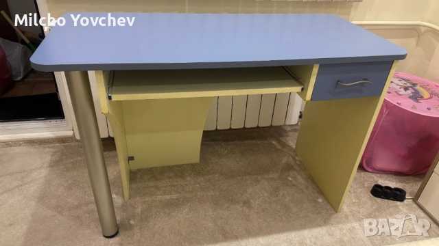 Продавам бюро 