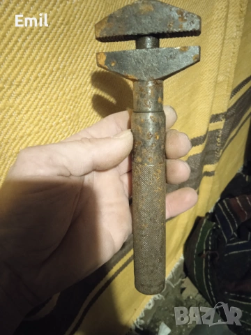 Стар Античен раздвижен ключ