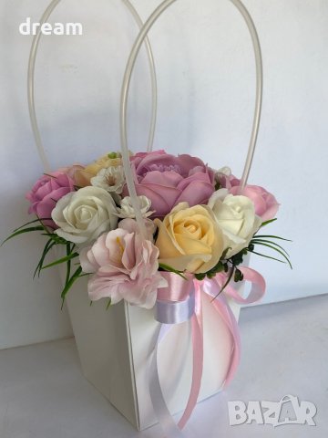 Кошничка аранжирана със сапунени цветя, снимка 3 - Подаръци за жени - 40911647