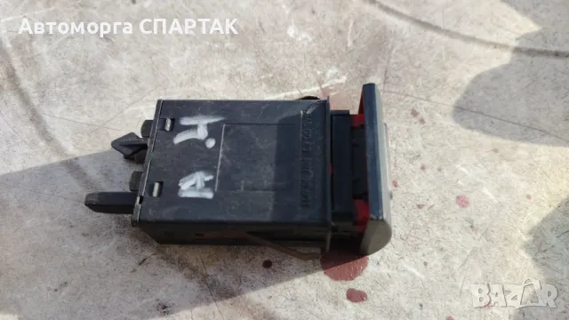Бутон аварийни светлини за Ауди а4, снимка 2 - Части - 48830515